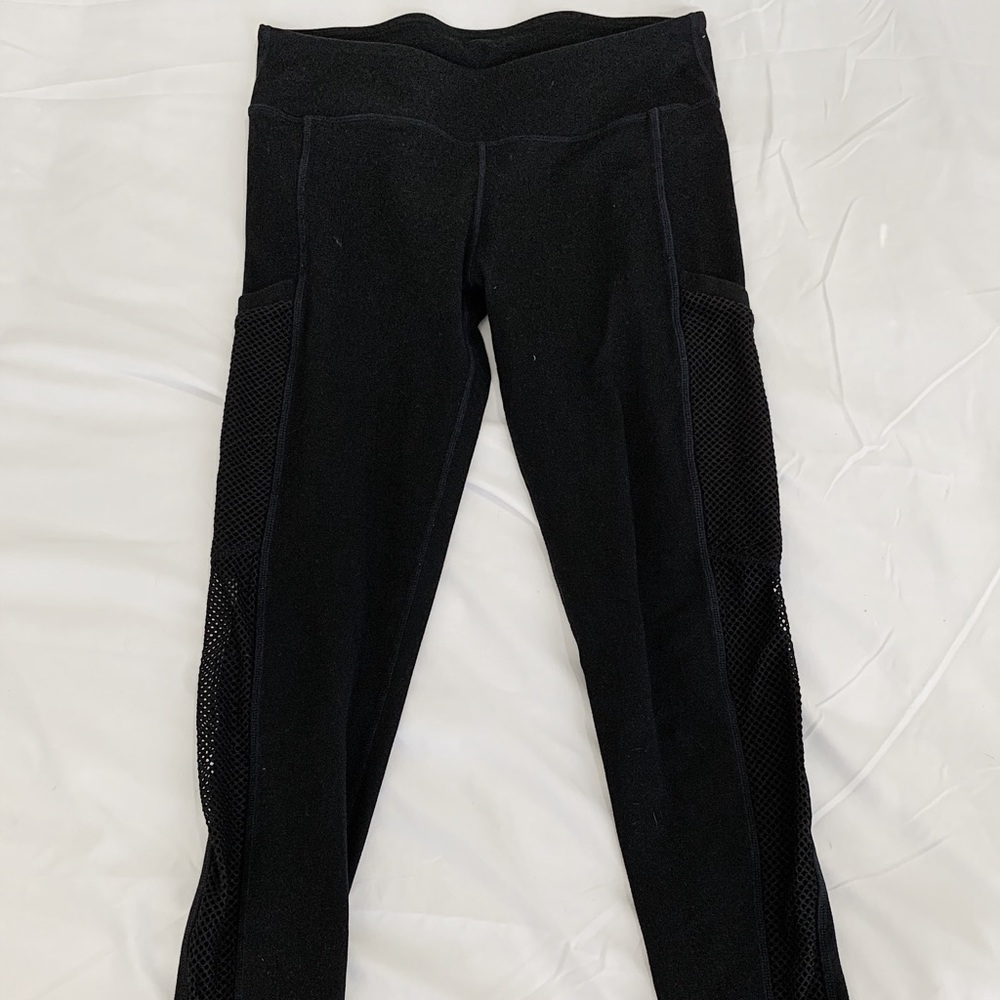 Black fabletics mid-rise 7/8 leggings